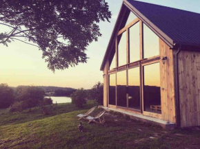 Modern Barn Home & Sauna by the lake, przytulnastodola, Stodoła nad jeziorem na Mazurach, Gmina Ełk